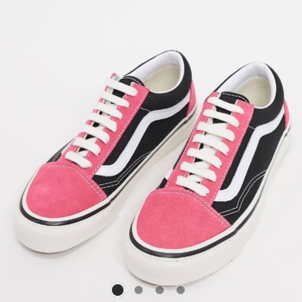 VANS OLD SKOOL SNEAKERS